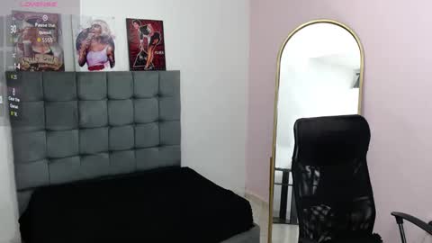 Snapshot of hermione_sweet18 chatting on October 18, 10:32 pm Alana online show from October 18, 10:32 pm