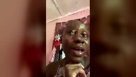 Snapshot of herslatt chatting on January 9, 9:23 am herslatt online show from January 9, 9:23 am