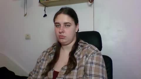 hess_luna_ online show from October 8, 9:07 am