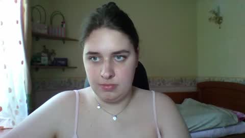 hess_luna_ online show from June 9, 9:10 am