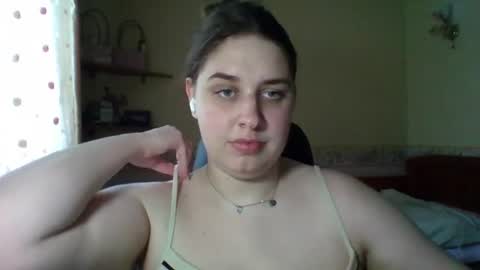 hess_luna_ online show from June 10, 9:08 am