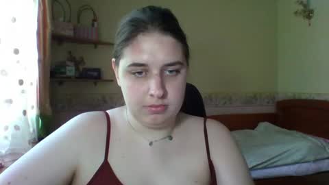 hess_luna_ online show from June 12, 9:08 am