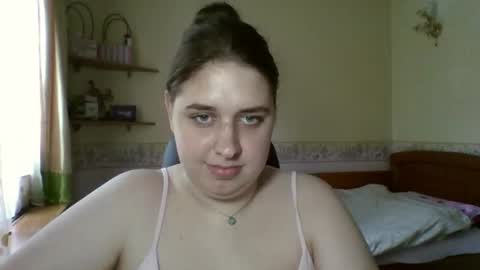 hess_luna_ online show from June 16, 9:12 am