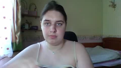 hess_luna_ online show from June 17, 9:12 am