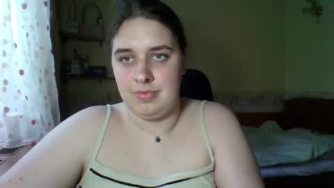 hess_luna_ online show from June 18, 9:09 am