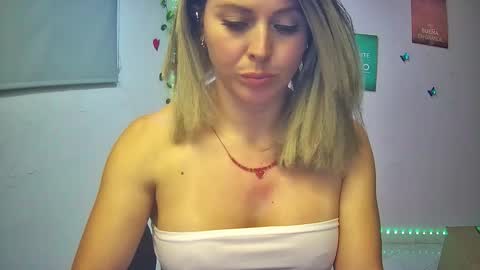 Hestesiaxx online show from November 15, 2:09 am