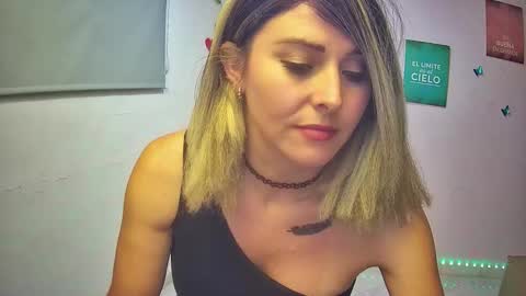 Hestesiaxx online show from November 18, 1:44 am