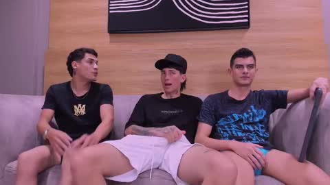 heteros men online show from February 3, 1:59 am