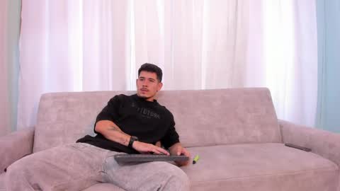 Snapshot of heteros_men chatting on May 19, 8:48 pm heteros men online show from May 19, 8:48 pm