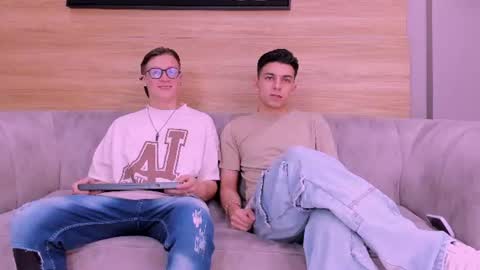 Snapshot of heteros_men chatting on June 17, 7:26 pm heteros men online show from June 17, 7:26 pm
