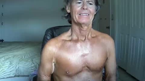 Snapshot of hewes1 chatting on July 5, 11:34 pm hewes1 online show from July 5, 11:34 pm