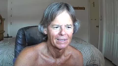 Snapshot of hewes1 chatting on July 28, 12:34 pm hewes1 online show from July 28, 12:34 pm