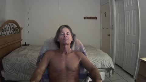 Snapshot of hewes1 chatting on July 29, 12:20 am hewes1 online show from July 29, 12:20 am