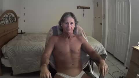 Snapshot of hewes1 chatting on August 6, 4:58 am hewes1 online show from August 6, 4:58 am