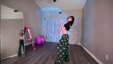 Snapshot of hexivu chatting on February 6, 6:51 am salem online show from February 6, 6:51 am