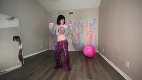 Snapshot of hexivu chatting on February 24, 2:40 am salem online show from February 24, 2:40 am