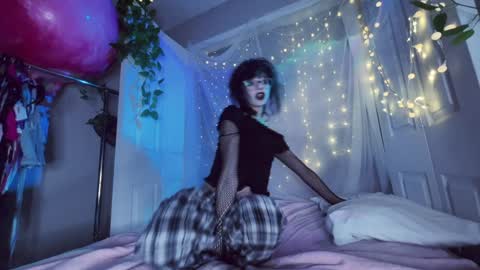 Snapshot of hexivu chatting on December 1, 3:00 am salem online show from December 1, 3:00 am