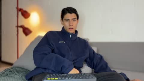 Snapshot of hey_cesard chatting on June 17, 12:18 pm hey_cesard online show from June 17, 12:18 pm