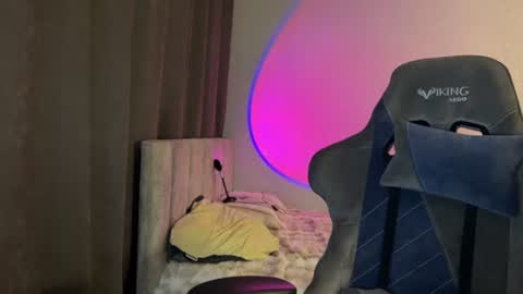  Nora  online show from June 24, 3:05 am