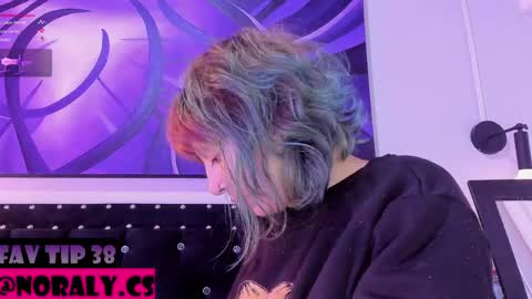 Snapshot of hey_noraly chatting on May 15, 6:31 am Noraly online show from May 15, 6:31 am