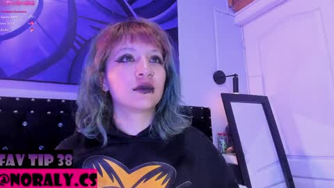 Snapshot of hey_noraly chatting on May 29, 5:49 am Noraly online show from May 29, 5:49 am