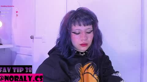 Snapshot of hey_noraly chatting on June 8, 6:14 am Noraly online show from June 8, 6:14 am