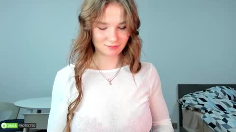 Snapshot of hey_tyankaaaa chatting on September 19, 11:05 pm Bella 3 online show from September 19, 11:05 pm