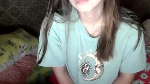 Snapshot of hey_venusxxx chatting on December 19, 11:01 pm Venus online show from December 19, 11:01 pm