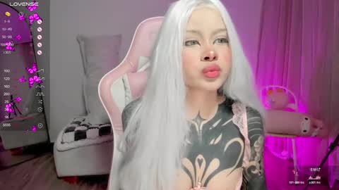 Snapshot of heybambino_ chatting on October 31, 2:45 am Bambi.....Help me get 100 likes in the satisfaction bar. online show from October 31, 2:45 am