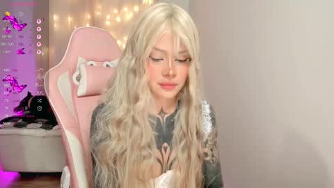 Snapshot of heybambino_ chatting on December 16, 3:55 am Bambi.....Help me get 100 likes in the satisfaction bar. online show from December 16, 3:55 am
