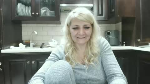Snapshot of heyheygrey chatting on June 24, 10:53 pm Heyheygrey online show from June 24, 10:53 pm