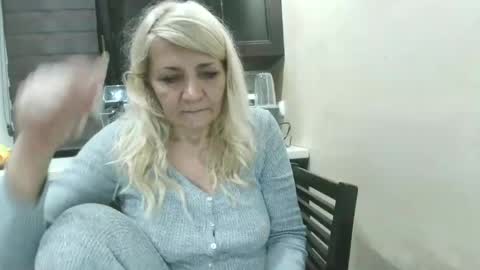 Snapshot of heyheygrey chatting on June 25, 9:08 pm Heyheygrey online show from June 25, 9:08 pm