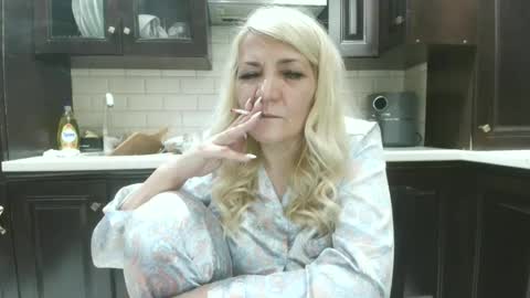Snapshot of heyheygrey chatting on July 1, 12:01 am Heyheygrey online show from July 1, 12:01 am