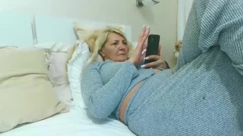 Snapshot of heyheygrey chatting on July 16, 11:44 pm Heyheygrey online show from July 16, 11:44 pm