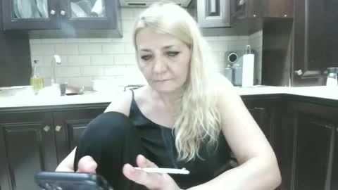 Snapshot of heyheygrey chatting on August 6, 6:32 pm Heyheygrey online show from August 6, 6:32 pm