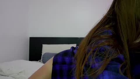 Snapshot of heykittyy chatting on July 4, 2:29 am Hi guys You can call me Kitty online show from July 4, 2:29 am