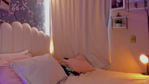 Snapshot of heymartina chatting on June 8, 2:06 pm Martina Ricci Show schedule Monday to Friday 8am colombia time I work some weekends online show from June 8, 2:06 pm