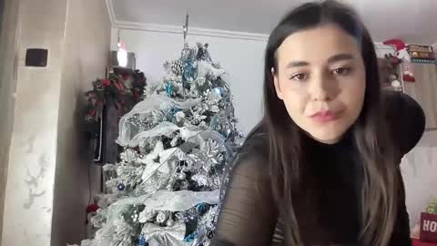 Snapshot of heymiavoss chatting on December 17, 2:06 am mia online show from December 17, 2:06 am