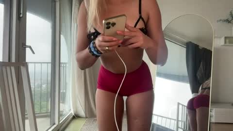Snapshot of heyskylarr chatting on June 12, 2:16 pm Skylar online show from June 12, 2:16 pm