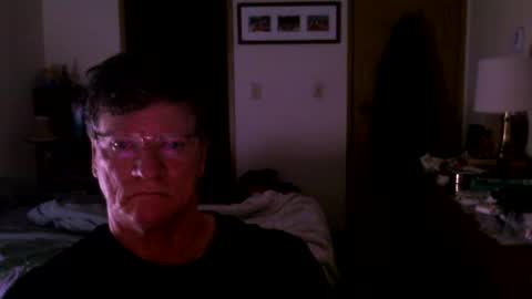 Snapshot of hg99too chatting on October 4, 2:04 pm hg99too online show from October 4, 2:04 pm