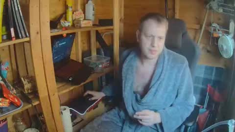 Snapshot of hharveyden chatting on March 23, 9:46 am H Dawg online show from March 23, 9:46 am