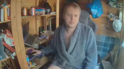Snapshot of hharveyden chatting on May 18, 8:31 am H Dawg online show from May 18, 8:31 am