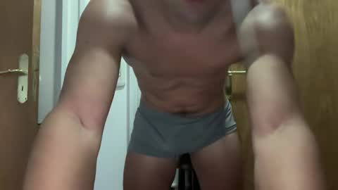 hhernan1 online show from November 25, 9:48 pm