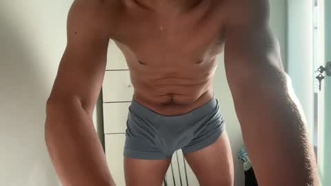 hhernan1 online show from April 3, 8:51 pm