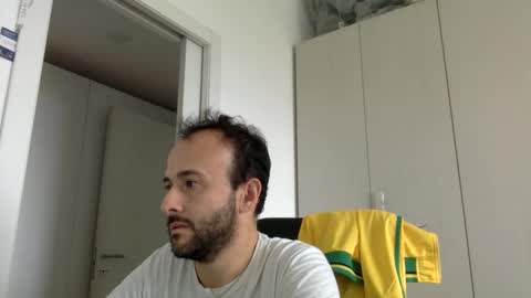 Snapshot of hhombre chatting on September 26, 12:31 pm hhombre online show from September 26, 12:31 pm