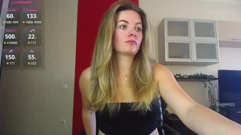 Snapshot of hi_bye_ chatting on June 19, 10:52 am Lina online show from June 19, 10:52 am