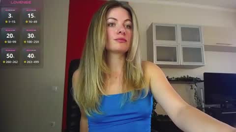 Snapshot of hi_bye_ chatting on June 30, 9:32 am Lina online show from June 30, 9:32 am