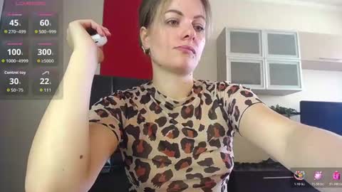 Snapshot of hi_bye_ chatting on July 3, 9:27 am Lina online show from July 3, 9:27 am
