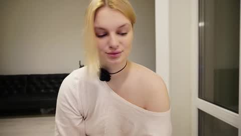 Snapshot of hi_i_am_ana chatting on December 3, 6:39 pm Ana online show from December 3, 6:39 pm