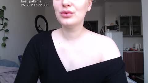 Snapshot of hi_i_am_ana chatting on March 11, 7:25 am Ana online show from March 11, 7:25 am